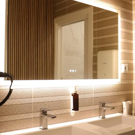 Midis - Local Πανσιόν 2*