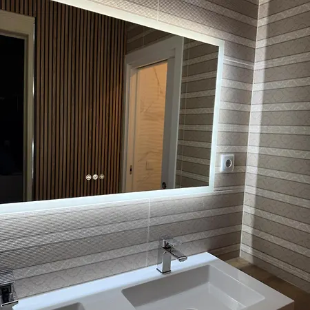 Midis - Local בית הארחה ליסבון