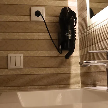 Midis - Local 2* ליסבון